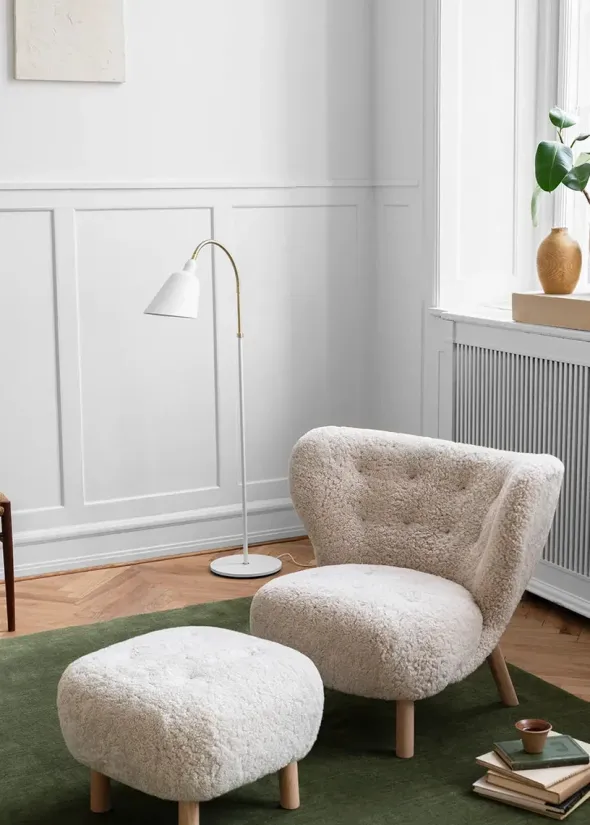 Little Petra inkl. skammel, Sheepskin Moonlight fra &Tradition