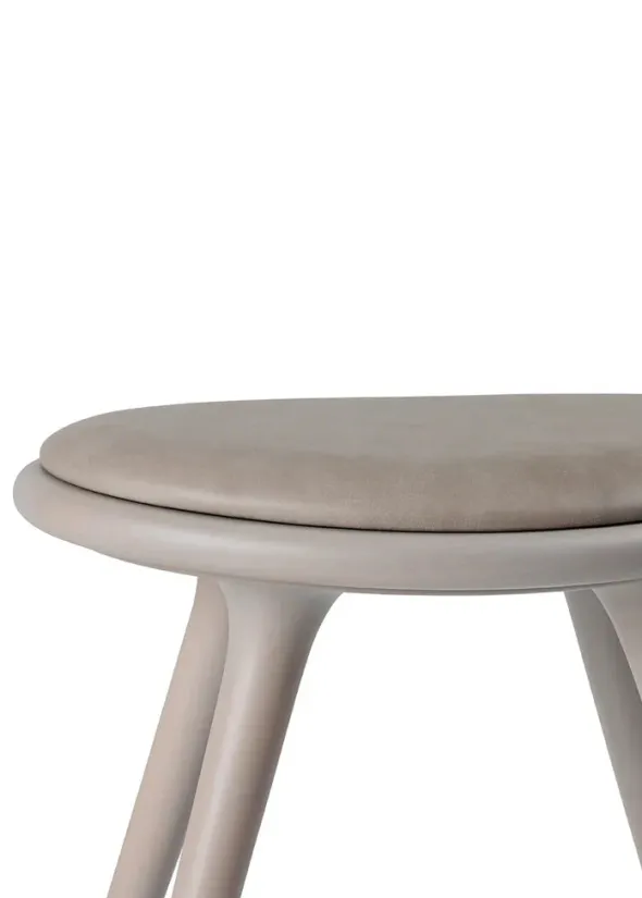 Low Stool, grå bøg, Nuance Burned Grey læder, 47 cm skammel fra Mater