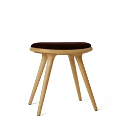 Low Stool, olieret eg, Kvadrat Baru 0390, 47 cm skammel fra Mater