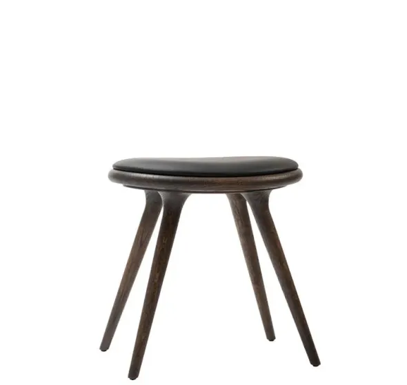Low Stool, Sirka grå egetræ, sort Ultra læder, 47 cm skammel fra Mater