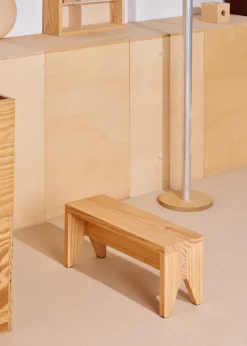 Manolito Stool, long fra Hay