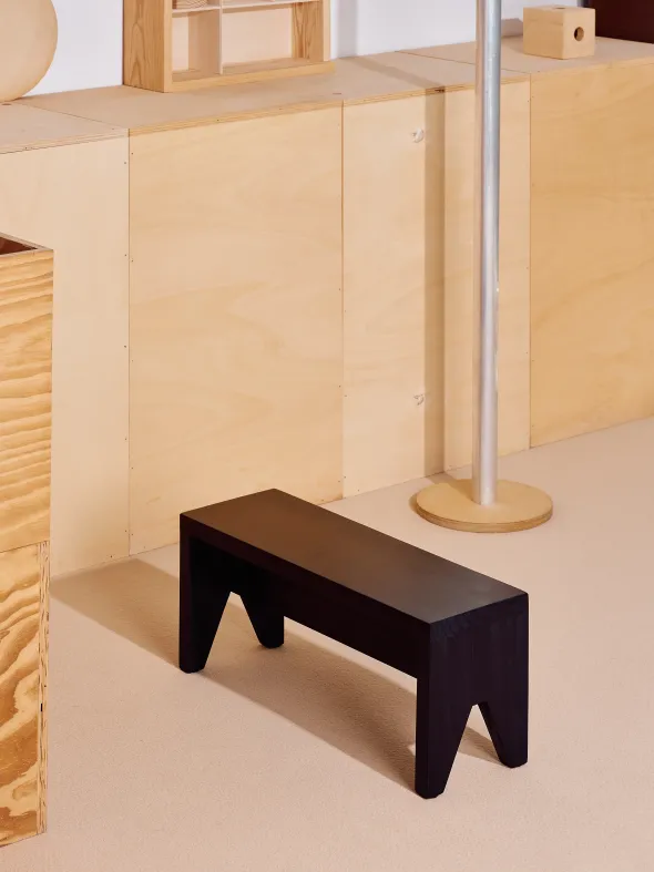 Manolito Stool, long fra Hay