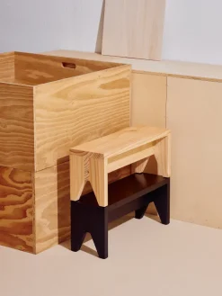 Manolito Stool, long fra Hay