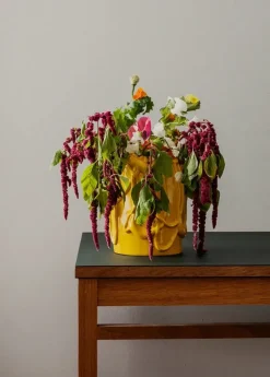 Michael Kvium Jam Vase, empire yellow fra raawii
