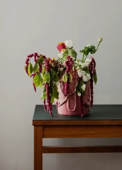 Michael Kvium Jam Vase, nostalgia rose fra raawii