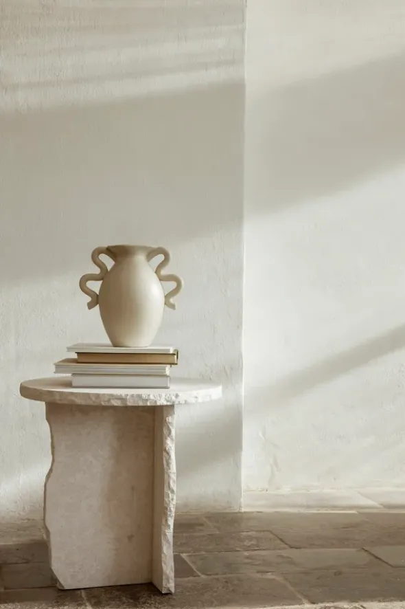Mineral Sculptural Table fra Ferm Living