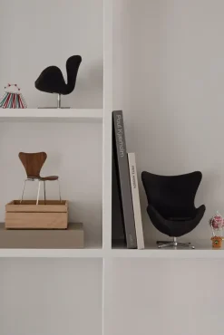 Miniature Serie 7 stol af Arne Jacobsen