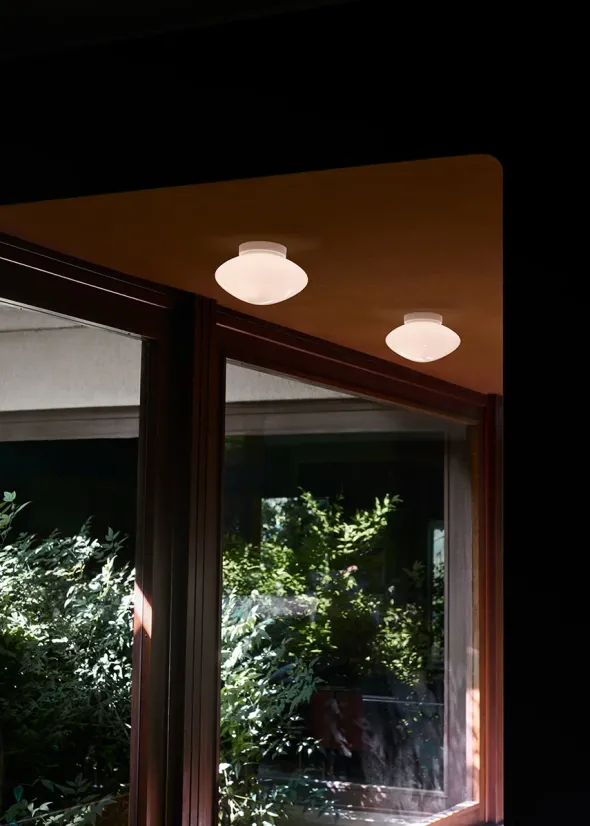 Mist AP22 væg- og loftlampe fra &Tradition