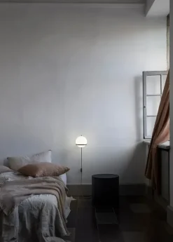 Model 237/1 Væglampe m. kontakt fra Astep
