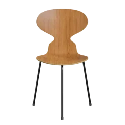 3100 Myren med 3 ben, sort stel af Arne Jacobsen