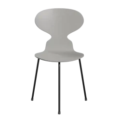 3100 Myren med 3 ben, sort stel af Arne Jacobsen