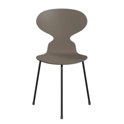 3100 Myren med 3 ben, sort stel af Arne Jacobsen