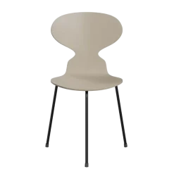3100 Myren med 3 ben, sort stel af Arne Jacobsen