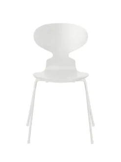 3101 Myren Stol i farvet ask af Arne Jacobsen