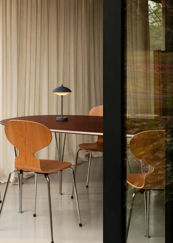 3101 Myren Stol lakeret af Arne Jacobsen
