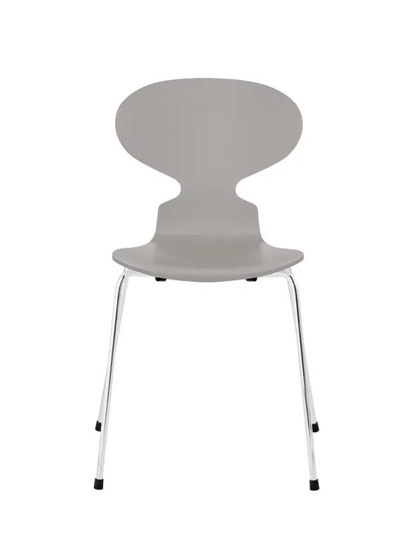3101 Myren Stol lakeret af Arne Jacobsen