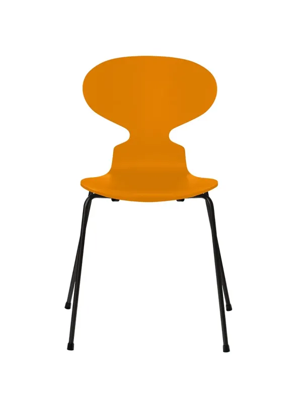 3101 Myren Stol lakeret af Arne Jacobsen