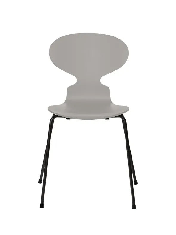 3101 Myren Stol lakeret af Arne Jacobsen