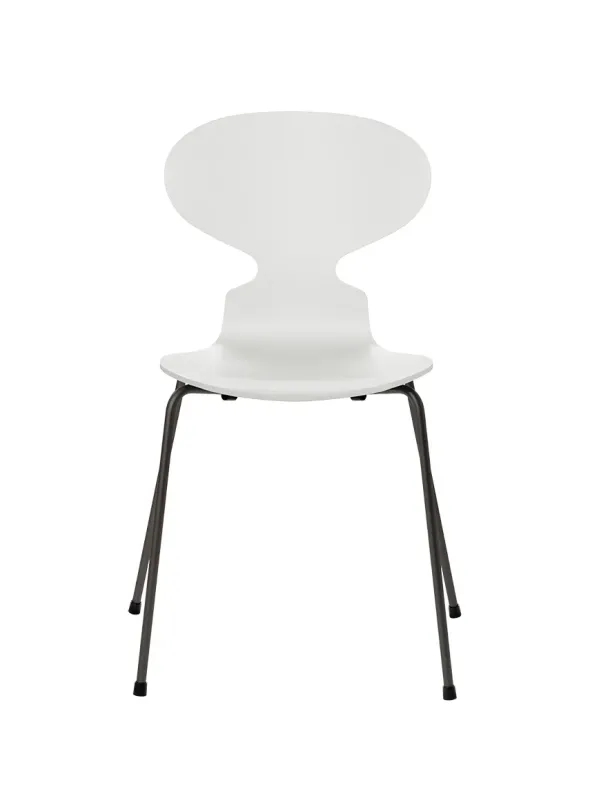 3101 Myren Stol lakeret af Arne Jacobsen