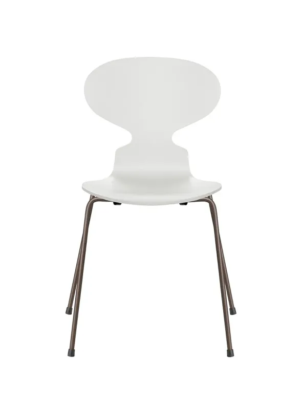 3101 Myren Stol lakeret af Arne Jacobsen