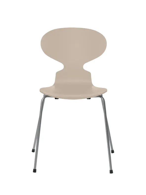 3101 Myren Stol lakeret af Arne Jacobsen