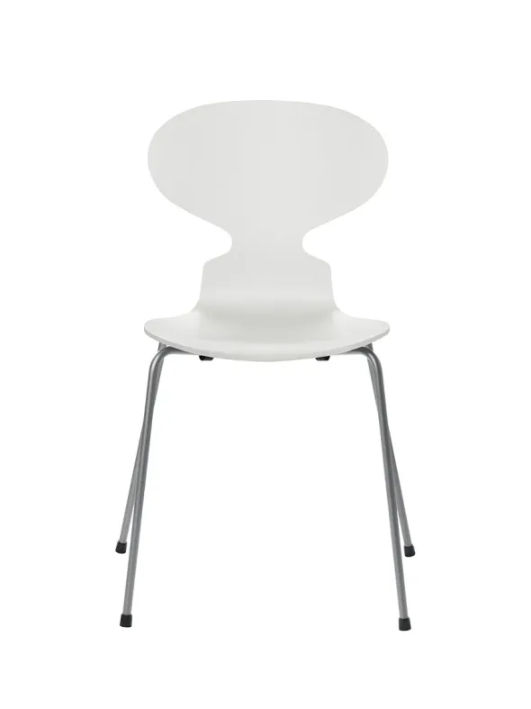 3101 Myren Stol lakeret af Arne Jacobsen