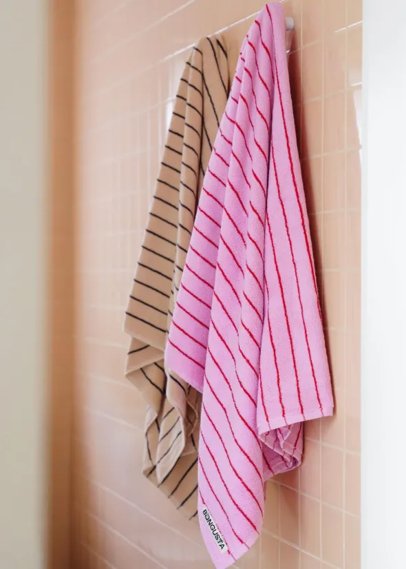 Naram towel - Baby pink & Ski patrol fra Bongusta