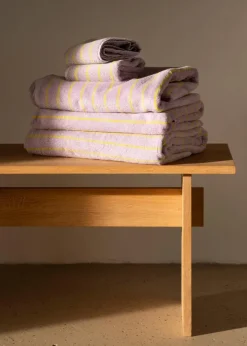 Naram towel - Lilac & Neon yellow fra Bongusta