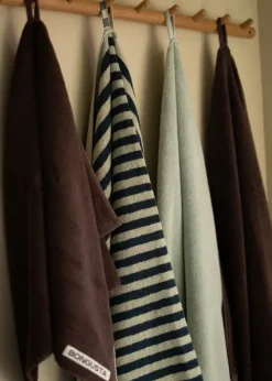 Naram towel - Sea foam & Deep teal fra Bongusta