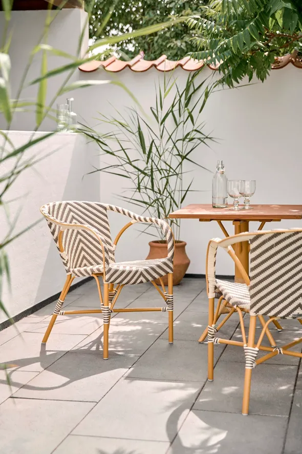 Nicole Cafébord 70x70 fra Sika-Design