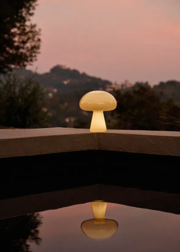 Obello Portable Bordlampe fra GUBI