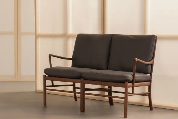OW149-2 Colonial sofa valnød olie, Terra-læder af Ole Wanscher