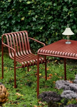 Palissade Table 90x82, iron red fra Hay