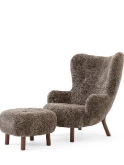 Petra VB3 inkl. Skammel, sheepskin sahara fra &Tradition