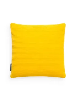 Phlox Cushion i gul, 45 x 45 cm fra Kvadrat