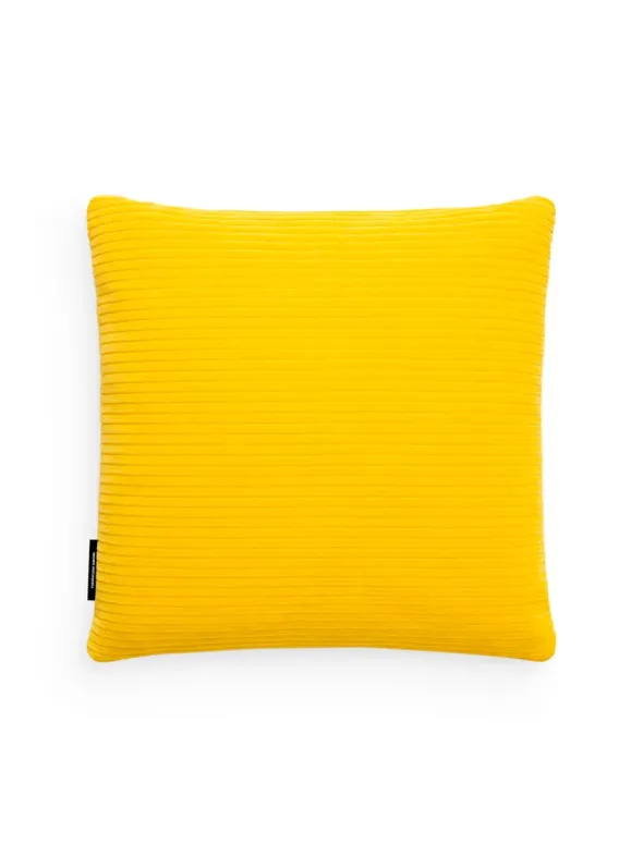 Phlox Cushion i gul, 45 x 45 cm fra Kvadrat