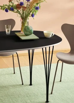 Piet Hein B611 Superellipse spisebord, 135 x 90 cm fra Fritz Hansen