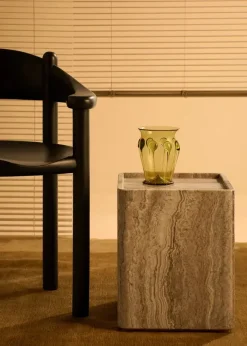 Pietra Side Table, 33 x 33 cm fra GUBI