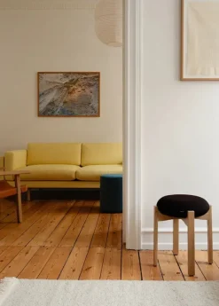 Pioneer Stool, lacquered oak/max 95 fra Fredericia Furniture