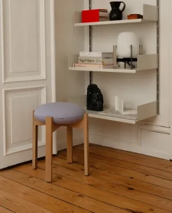 Pioneer Stool, lacquered oak/max 95 fra Fredericia Furniture