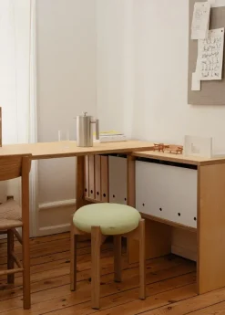 Pioneer Stool, lacquered oak/zero 0001 fra Fredericia Furniture