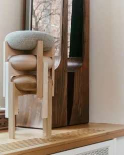 Pioneer Stool, lacquered oak/zero 0001 fra Fredericia Furniture