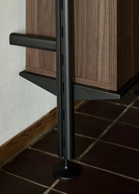 Pira G2 Floor-to-Wall Shelving Bundle B fra String