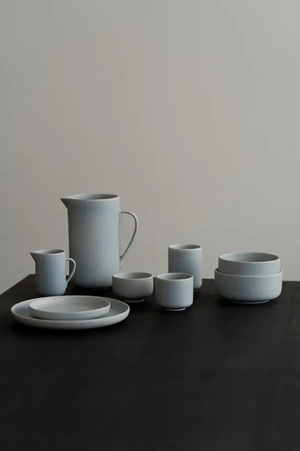 Pisu 10 Plate, sky blue fra Louise Roe