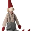 Pixy size 4 -dreng med grå bukser fra Maileg