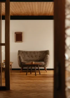 Poet sofa, eg klar olie af Finn Juhl