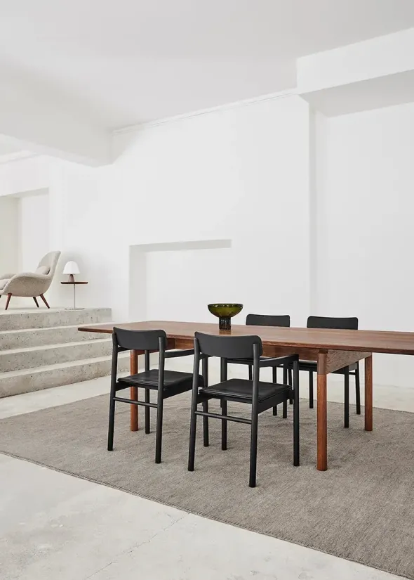 Post Spisebordsstol, eg sort lak fra Fredericia Furniture