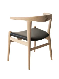 PP518 Tyrestol m. polstret sæde af Hans J. Wegner