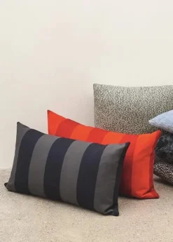Reflex Cushion, 45 x 75 cm fra Kvadrat