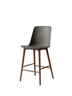Rely HW128 Counter Chair, walnut fra &Tradition